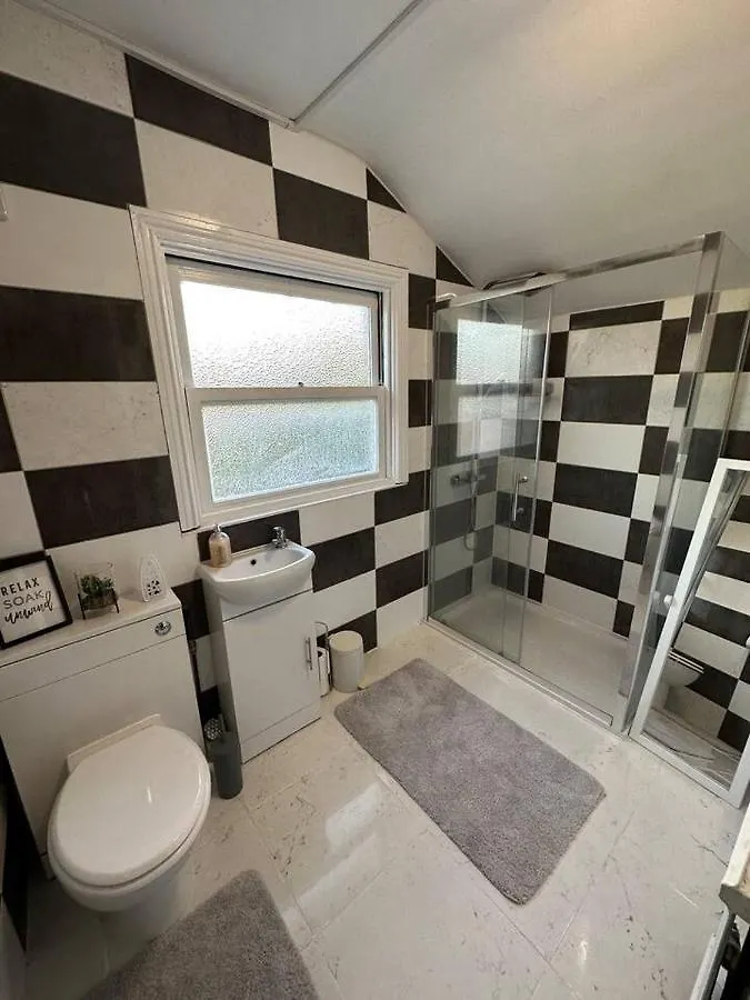 3 Bed Flat With Pool Table Apartment Cambridge