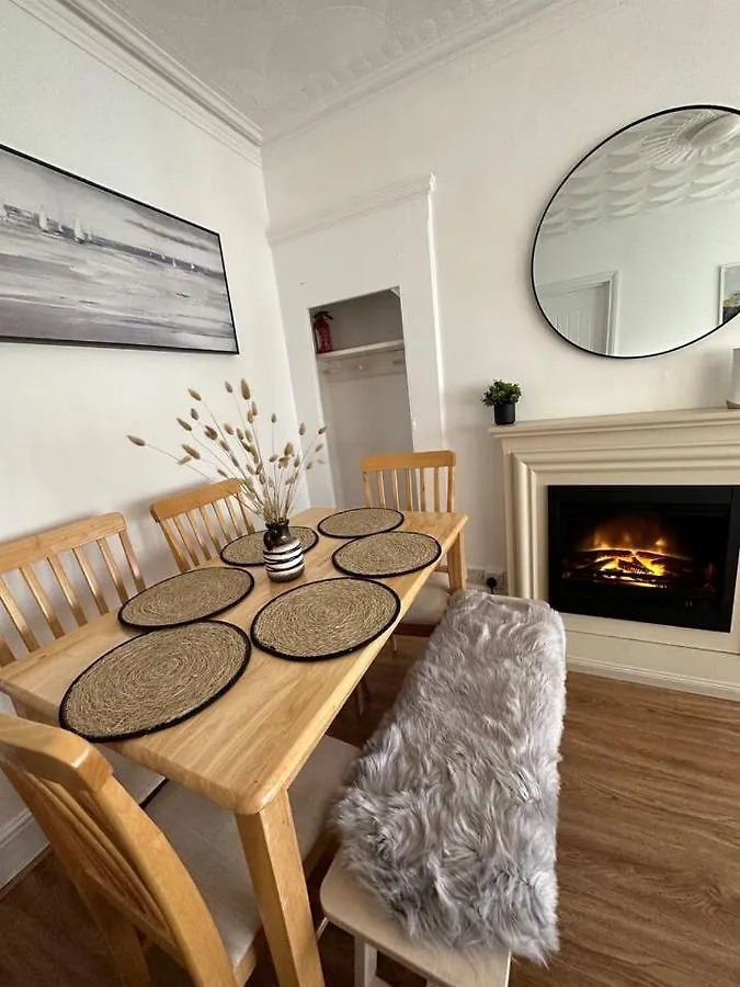 3 Bed Flat With Pool Table Apartment Cambridge