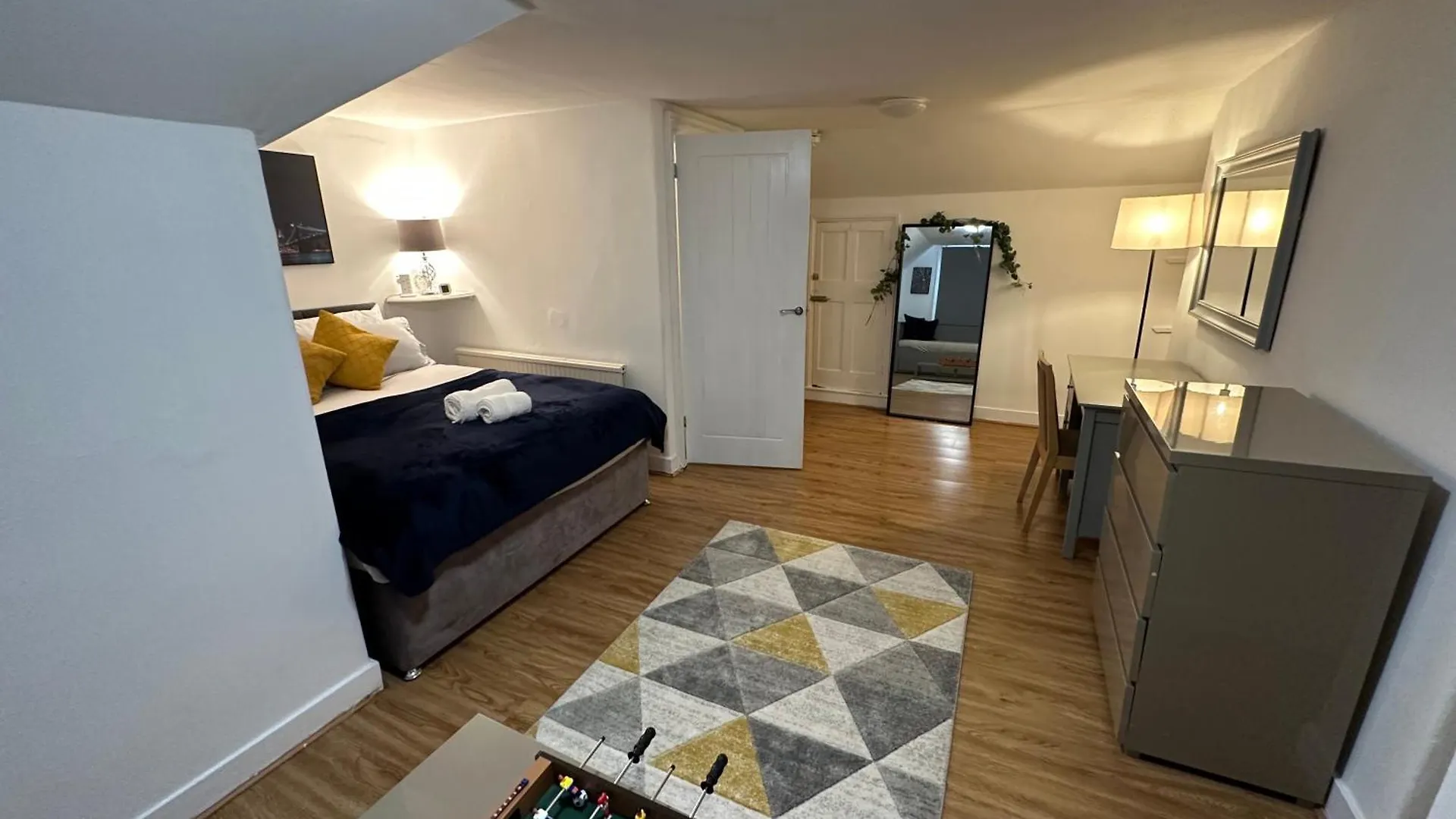 3 Bed Flat With Pool Table location